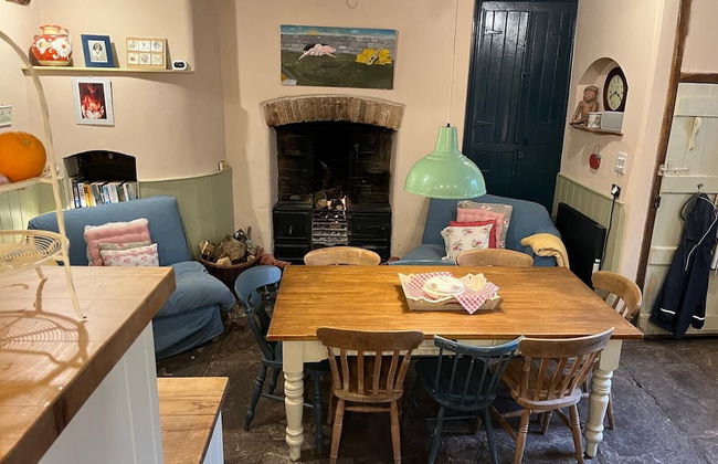 15th Century 6-bed Farmhouse, Sleeps 11, Pets Ok - Photo 23