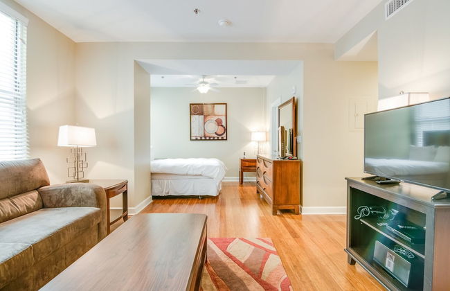 Bluebird Suites near AutoZone Park - Foto 22