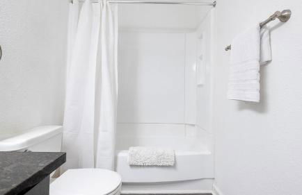 Landing Spectacular 1BD Gym Pool - Photo 16