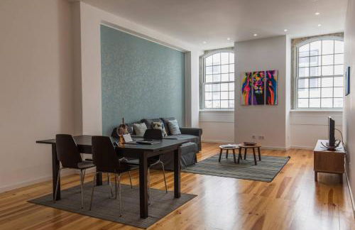 Central Lisbon Flat by Pink St - Photo 52