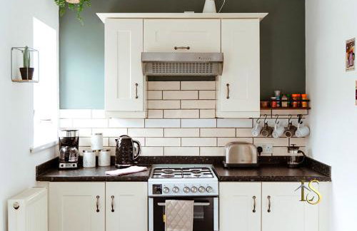 *Luke Stays Oswald Terrace* - Foto 7