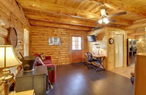 Fire Pit and Hot Tub Lakeside Cabin on 2 Acres! - Foto 15