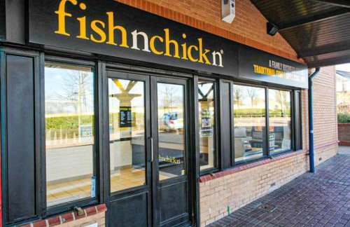 Lowndes House - Close to City Centre - Garden, Free Parking and Smart TV by Yoko Property - Foto 19