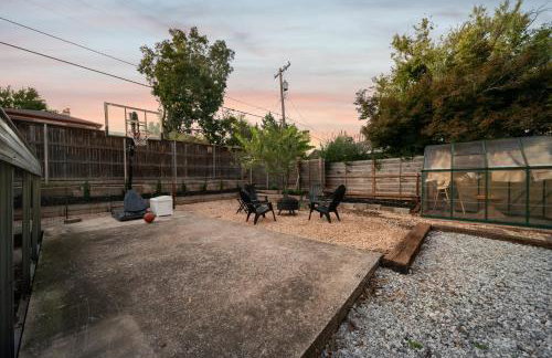 Hottub, Pool Table, Basketball, Firepit, Sleeps 8 - Photo 73