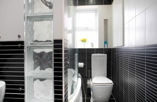 Charming Home - Free Parking - Private Garden - Pass the Keys - Foto 35