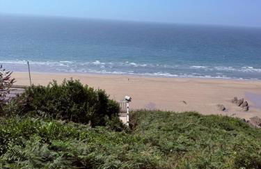 Cliff top chalet with stunning ocean views - Photo 12