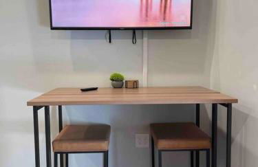 OTR, QUEEN Bed, 50in TV, Workspace, Near Lightrail - Foto 19