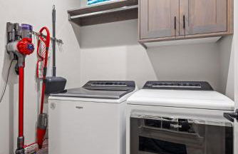 New Mountain Bluebird - walk to lake, golf, and town - game rm - family friendly - sleeps 14 - Photo 21