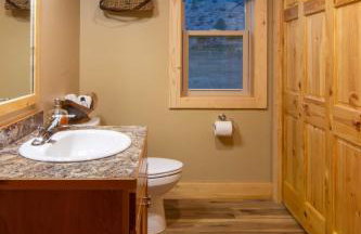 Stunning Salmon Riverfront Cabin - Foto 28