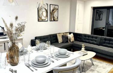 Prime Location 4-Bed Home in Croydon with Parking - Foto 1