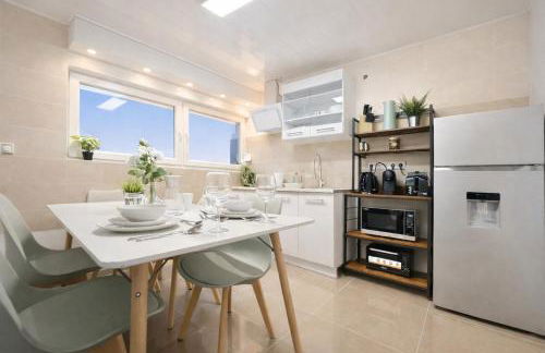 STN Royale Suite - Ferienwohnung mit 4 Schlafzimmer, 8 Big Beds, Parkplatz & Balkon, Highspeed WLAN, Netflix Premium, Zentral zu Audi & Schwarz Gruppe - Foto 35