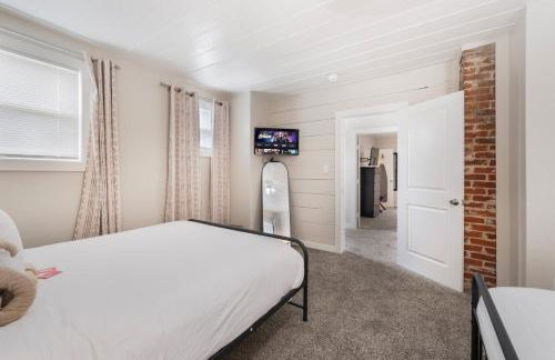 Stockyards- 4min Pet Friendly 3BR Luxe Gem - Foto 88