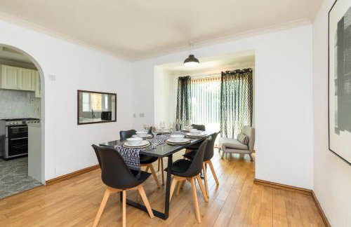 Findon House Spacious 3 bedroom, contractor, relocations friendly,10mins from GATWICK Airport, free parking, WIFI, garden, CRAWLEY - Photo 31