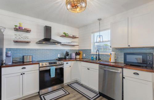 Beachside Bliss - Breakfast, Walk to Schooners, Sleeps 15, Fenced Privacy - Foto 23