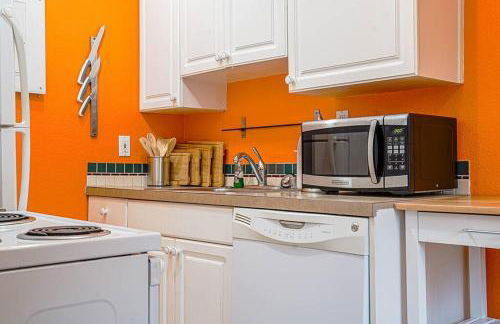 Colorful downtown condo, 2 bedrooms, king bed - Foto 3