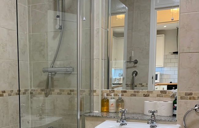 Marlyn Lodge - City of London - Photo 18