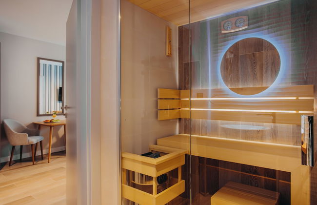 Platinum Adults - Photo 6