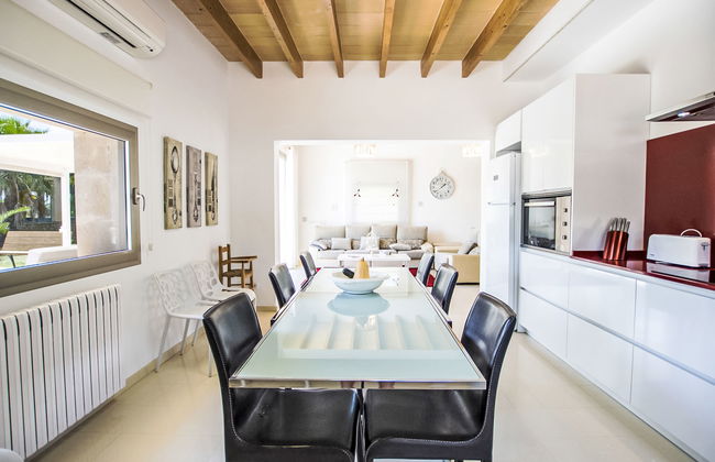 4 bedroom House in Maria de la Salut with private pool and garden - Photo 8