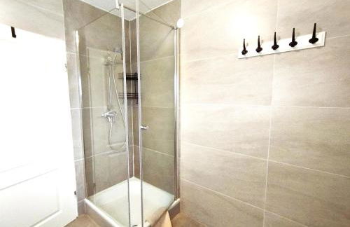 OVER RIVER near FRANKFURT-130 QM-4 ROOMS- 6 BEDS- FREE PARKING- AC - Foto 13