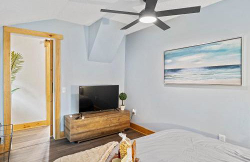 Beautiful Newly Renovated Home With King Bed & Lake Walkable - Foto 20