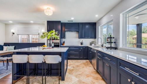 Stunning Lake House with a Pool and Hot Tub - Foto 4