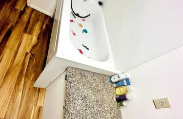 Waterfront Escape - Dock, Hot Tub, Theater - Foto 12