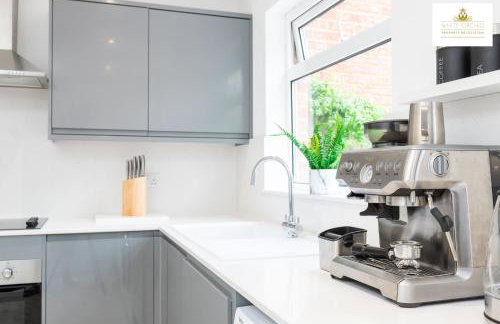 Contractors 3 Bed 2Bath House Free Off Street Parking for 2 Cars WiFi Stevenage Self Catering Sleeps 5 Guests By White Orchid Property Relocation - Foto 32