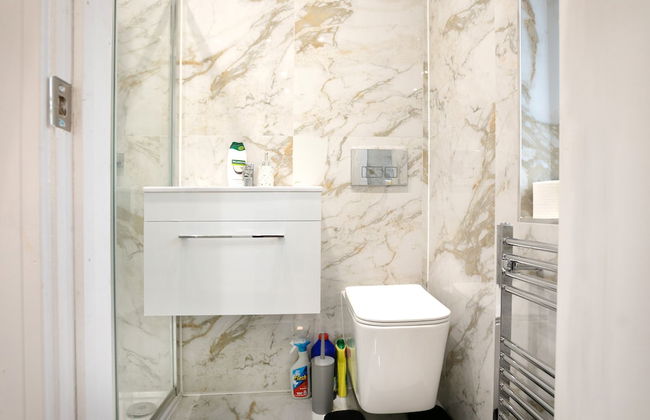 Nottingham Top Serviced Home - Photo 36