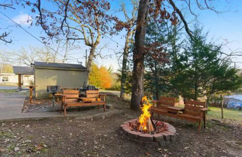 Lake Escape for Two – Jacuzzi & Fire Pit - Foto 13