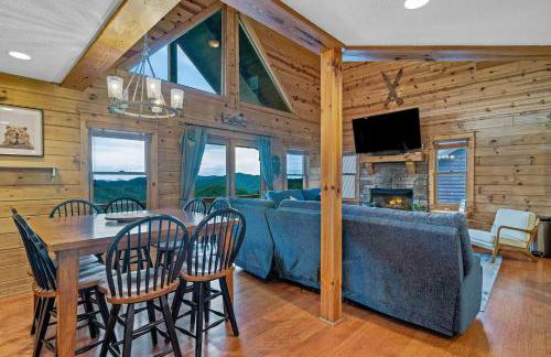 4BR Cabin with Ski Resort, Mtn Views & Hot Tub - Foto 148