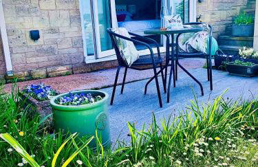 Beautiful Garden Room with Private Entrance - Foto 2