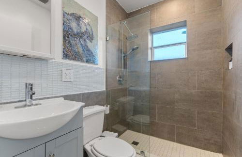 Yellow Door Oasis airport, cruise port and beach close-by - Foto 22