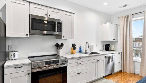 Charming 2nd-Floor Flat 3BR 2BA Free Parking - Foto 4