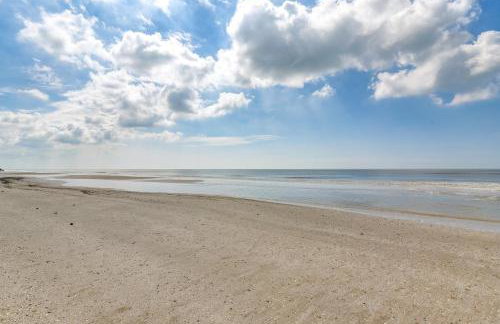 Ocean-View Balcony! Coastal Haven in Crystal Beach - Foto 34