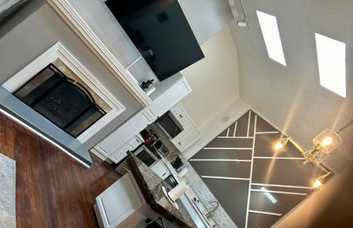 Renovated Peaceful Luxury Walk to Mall Park Publix - Photo 1