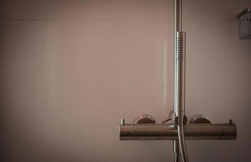 room five - parking, balnéothérapie, place nationale, un havre de paix - Foto 49