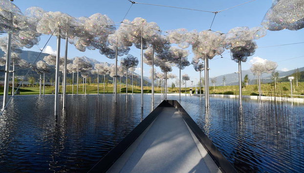 Entrada a los Mundos de Cristal Swarovski - Foto 4, Nubes de cristal sobre el manantial del museo Swarovski