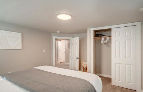 Newly Built 3BD Retreat w Mtn Views & Game Room - Foto 25