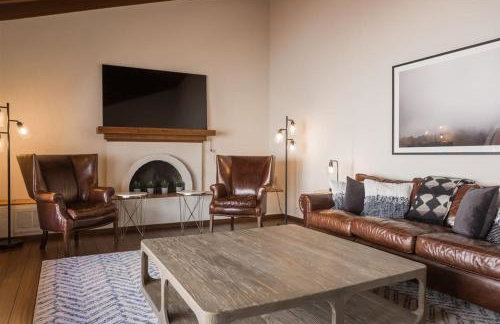 Spacious Arcadia Lite house w pool mtn views - Photo 4