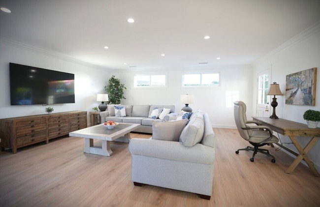 Awesome 5 Bedroom 3 Bath Pool Home With In-ground Jacuzzi - Foto 37