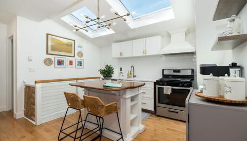 CbytheSea - Ocean View Penthouse - Photo 4, stove, dishwasher, pet friendly, toaster, minibar