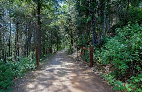 Stunning and Secluded Lakeside Getaway in the Grass Valley of California - Foto 21