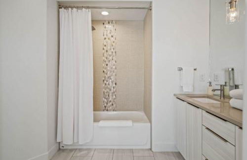 Timber & Tin D 2Bed 2Bath w Pool & Rooftop Deck - Foto 43