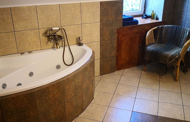 If you Want to Explore Lower Silesia, Sunny Apartment is the Perfect Location - Foto 10