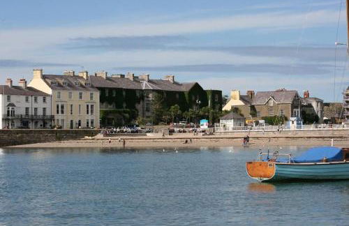 Sailors Return - Photo 38