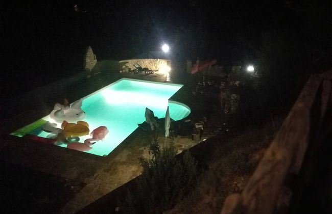 Portion of a Farmhouse With 30 Beds - 4 Apartments and 2 Rooms - Foto 32