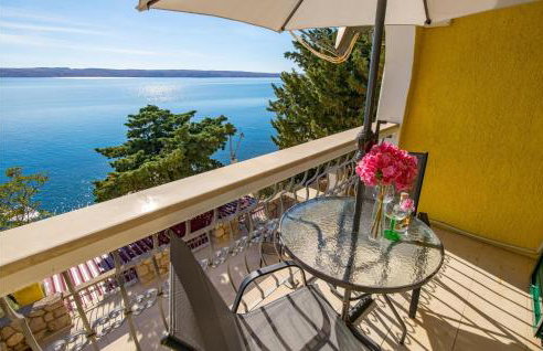 Beautiful Apartment In Lukovo Sugarje - Photo 14