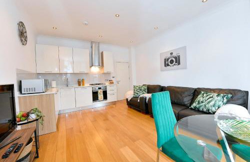 Hendon Escape Luxury Apartment with En-suite Bath - Photo 4