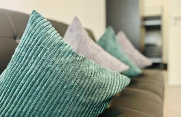 Neuwertiges Apartment mit schnellem WLAN, Netflix, Glasfaser, Kostenlose Privatparkplatz auch für Transporter geeignet R21 - Foto 1