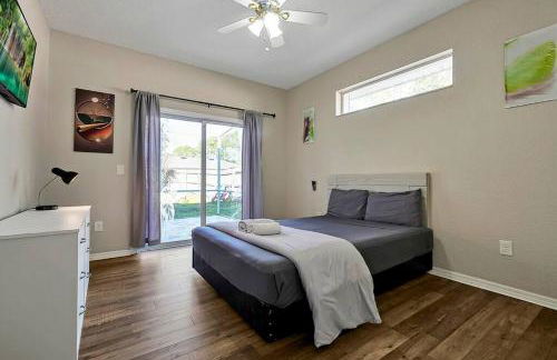 Salty Heated Pool Escape - Nearby Beach - Photo 10